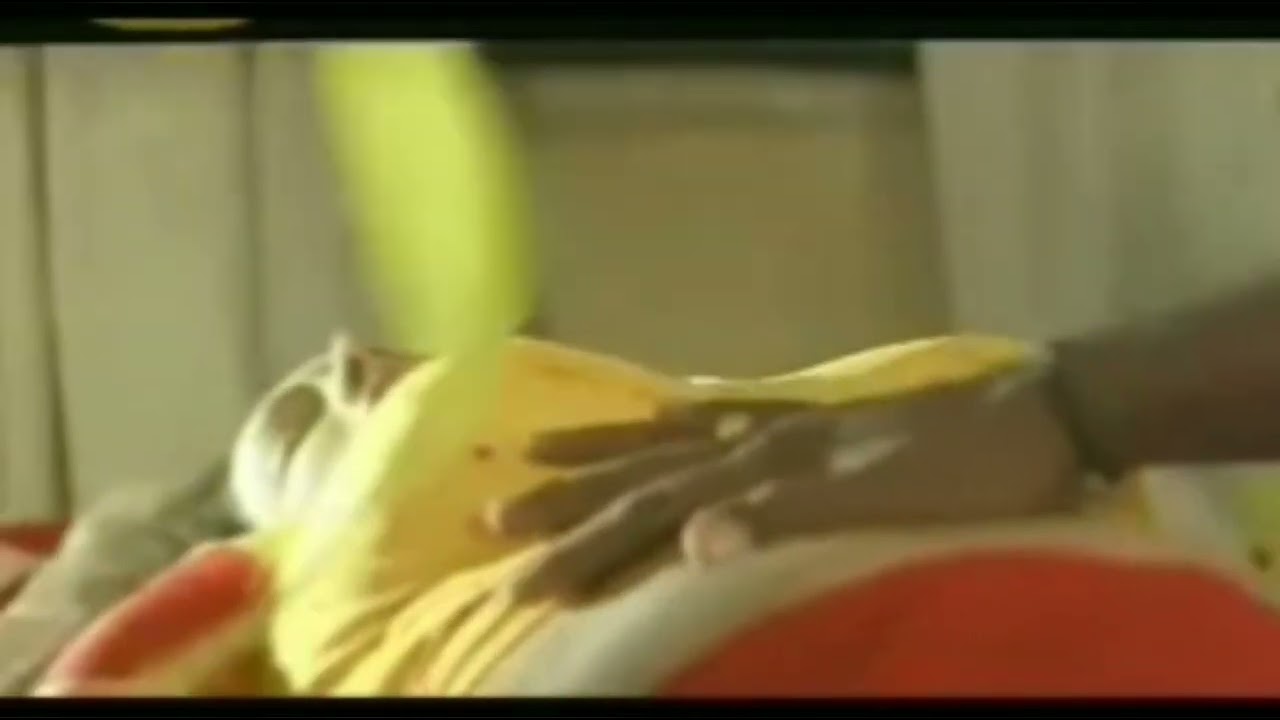Mallu Aunty hot boob press scene
