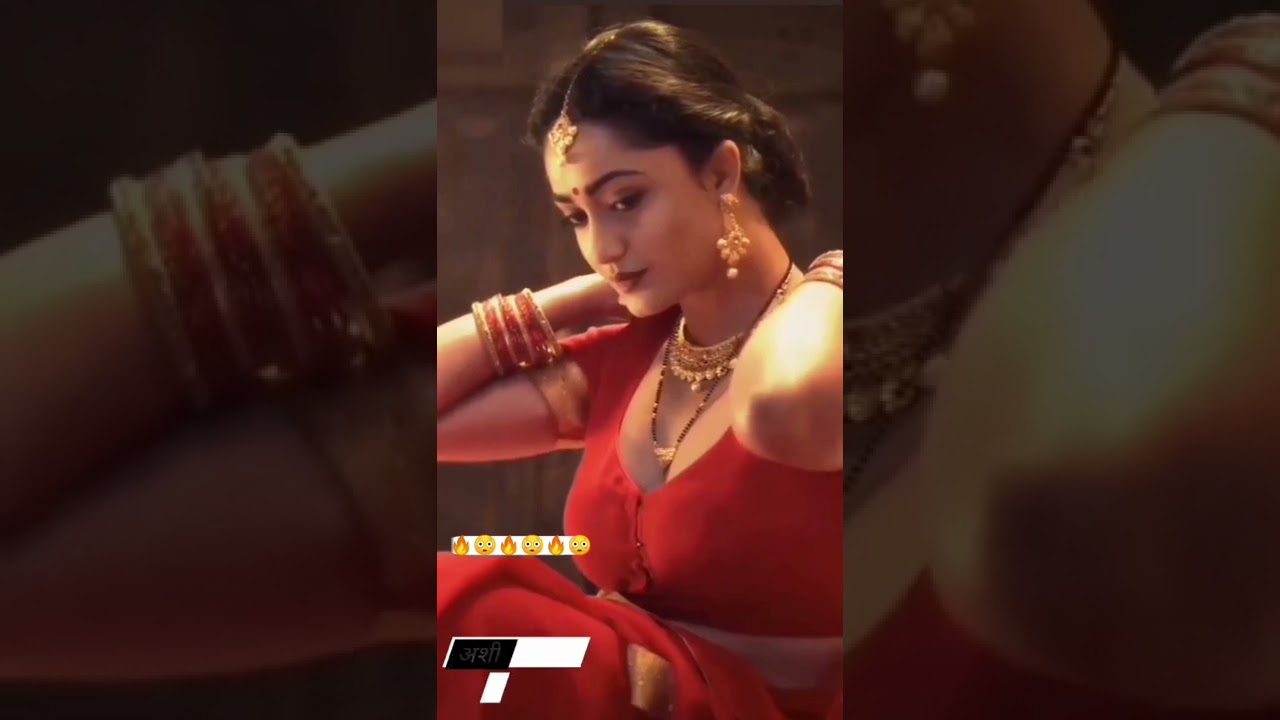 MALLU AUNTY REMOVE HER BLOUSE #shorts #youtube #saree #blouse #mallu #love #whatsappstatus