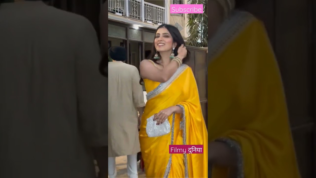 Malvika mohanan tamil mallu actress hot sexy big boobs deep cleavage aunty saree ass oops pussy tits
