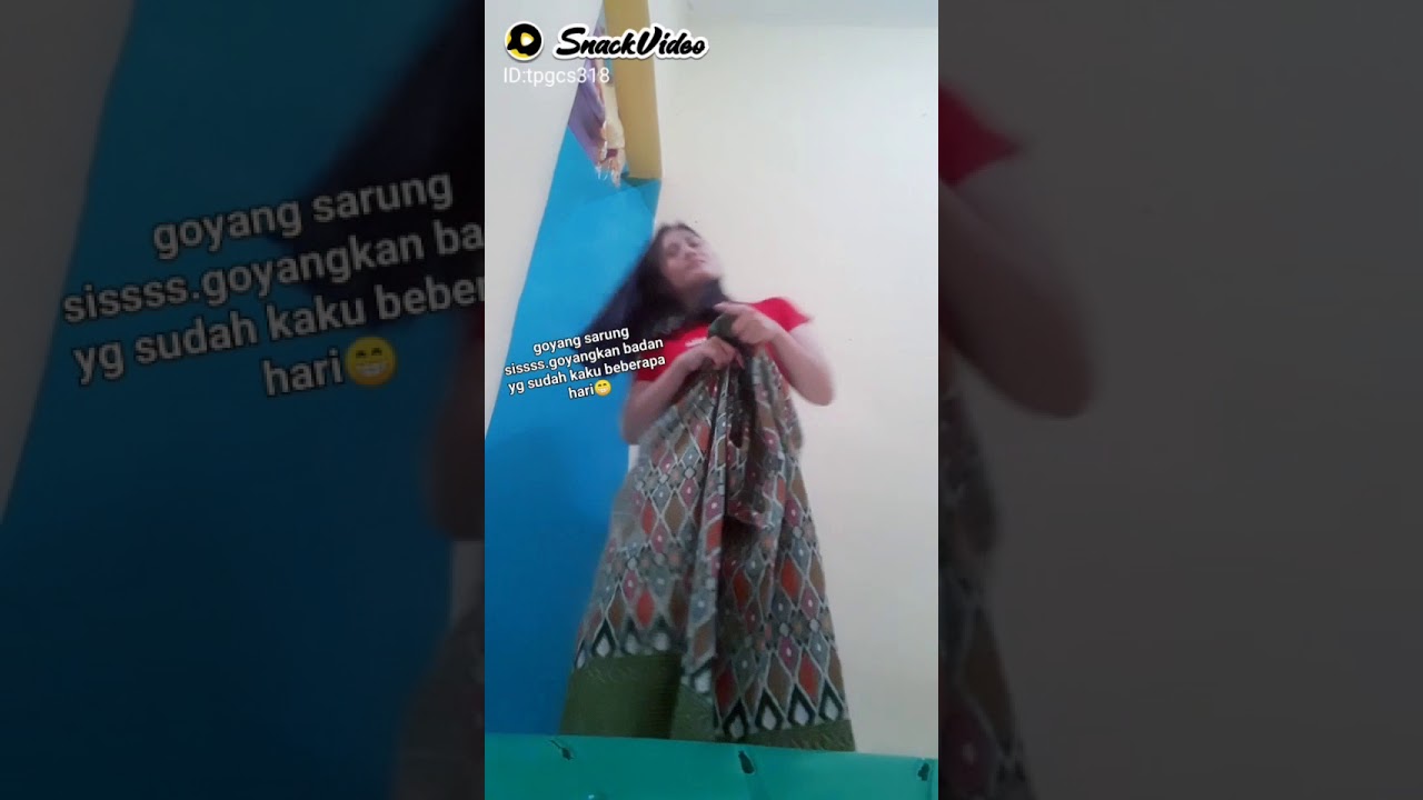 mama muda goyang sarung