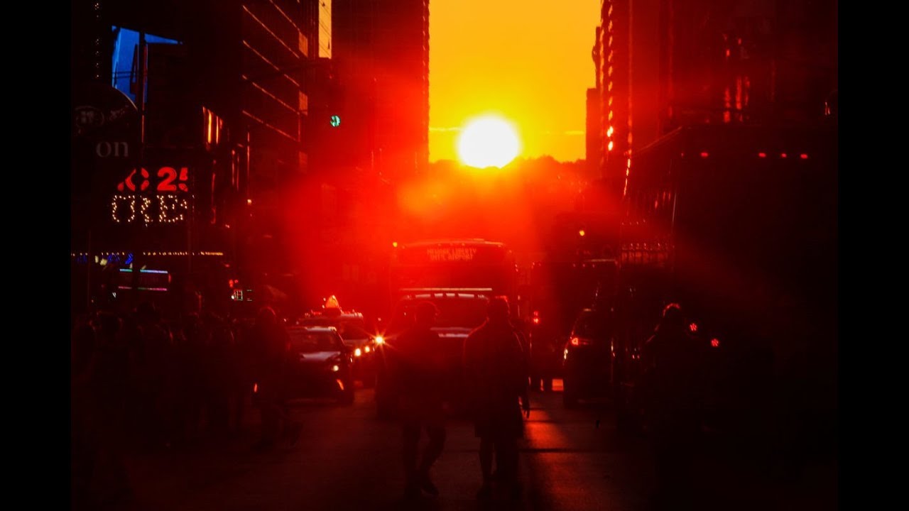 ‘Manhattanhenge’ lights up New York City streets