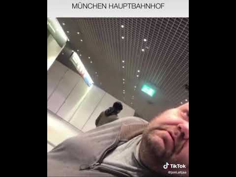 Mann fragt nach Blowi für Geld.