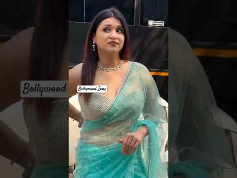 Mannara Chopra Looking Hot in Saree #munnarachopra #sareelove #aunty #bhabhisareewearing #love