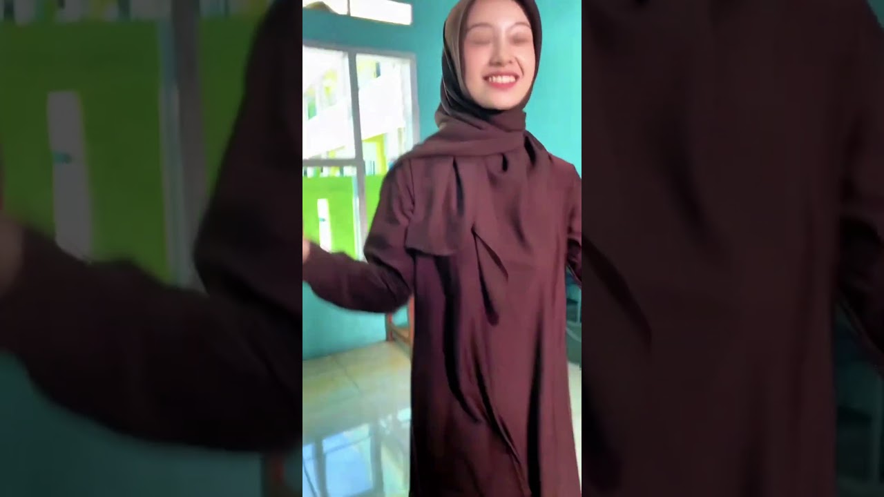 Masyaallah ibu guru cantik ini ikuti trend fuji bowling