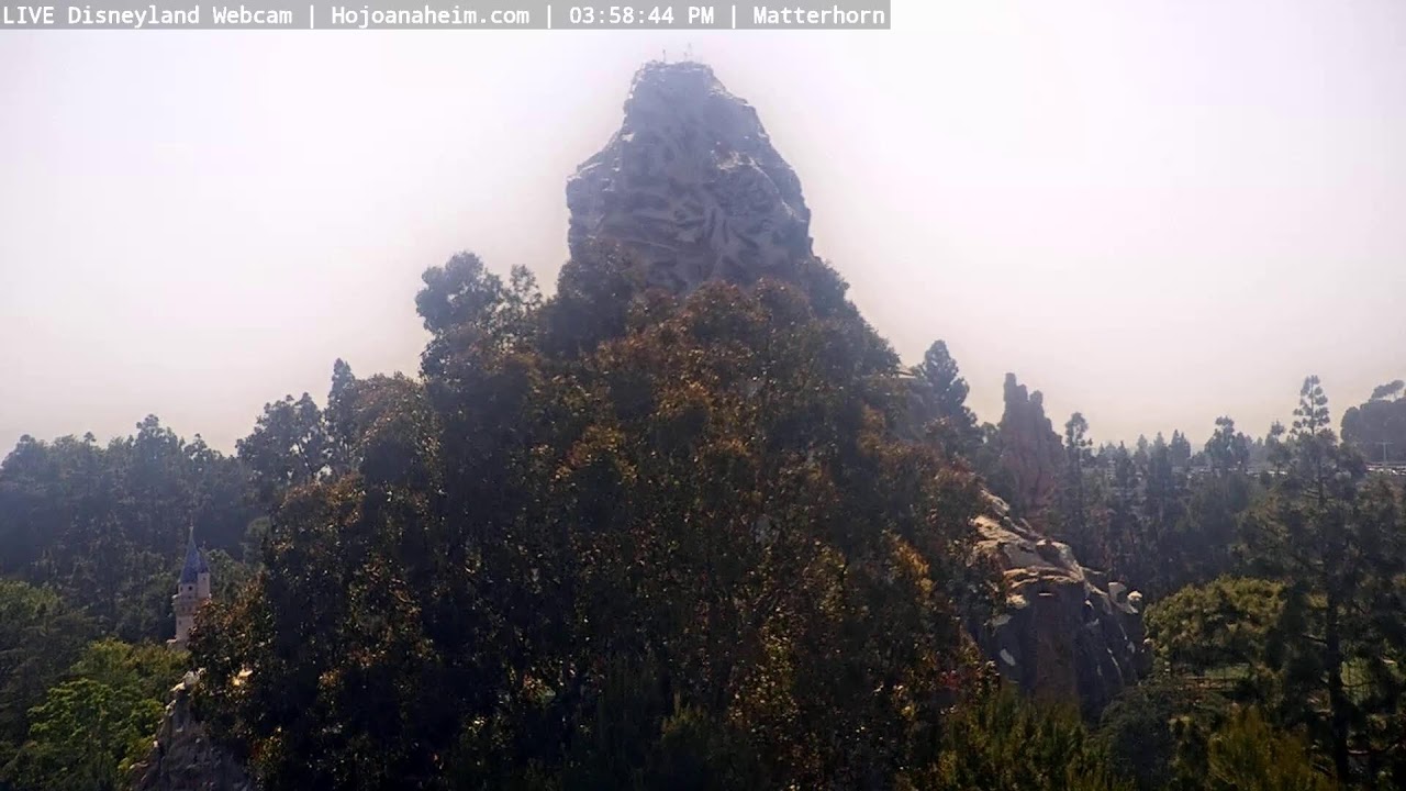 Mattercam 05/30/2025 12:16 - LIVE DISNEYLAND Webcam from Howard Johnson Hotel Anaheim