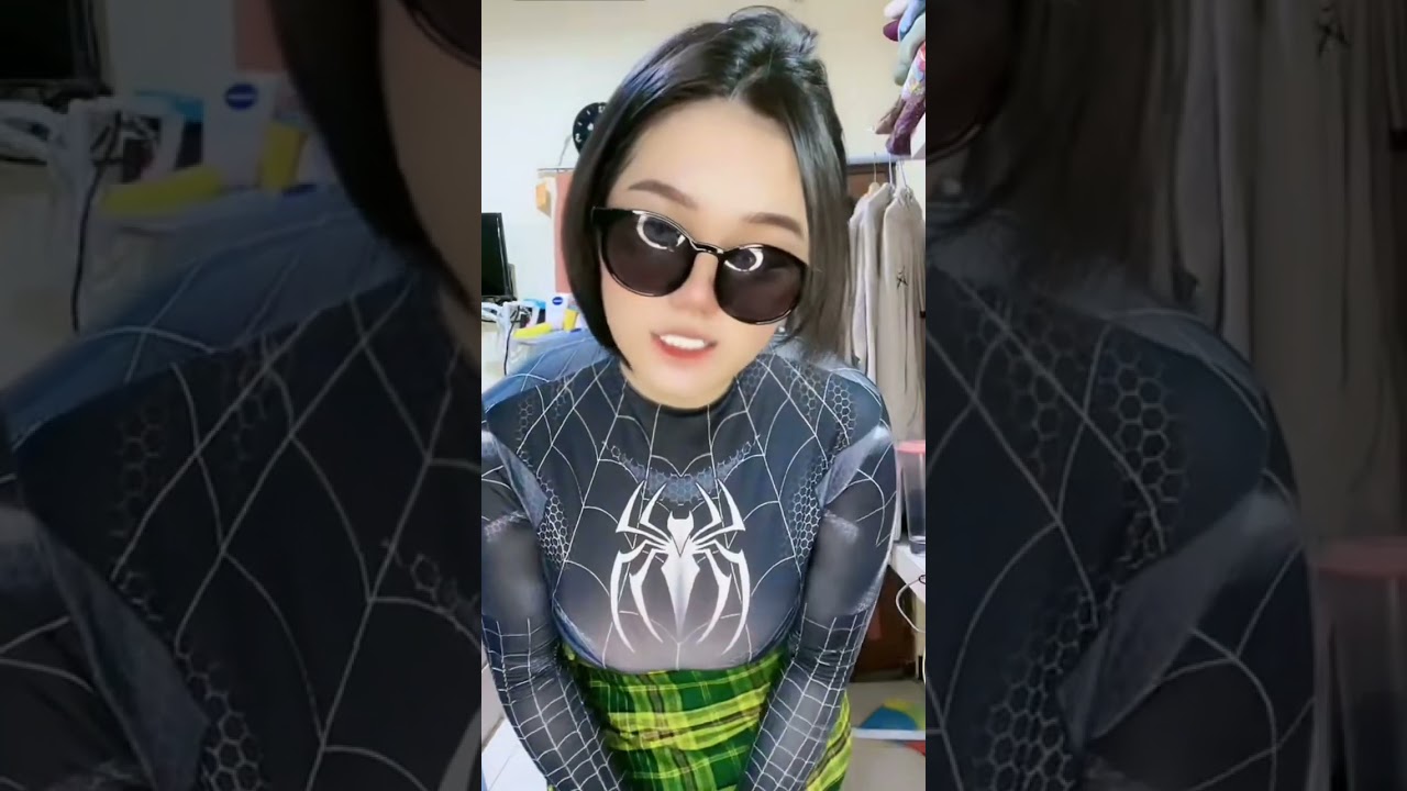 meimei chan pake kostum spiderman