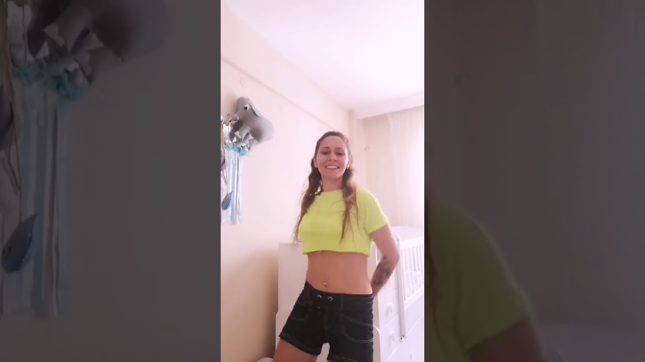 Melek Özçağan sütyeni çıkartı Periscope İfşa +18