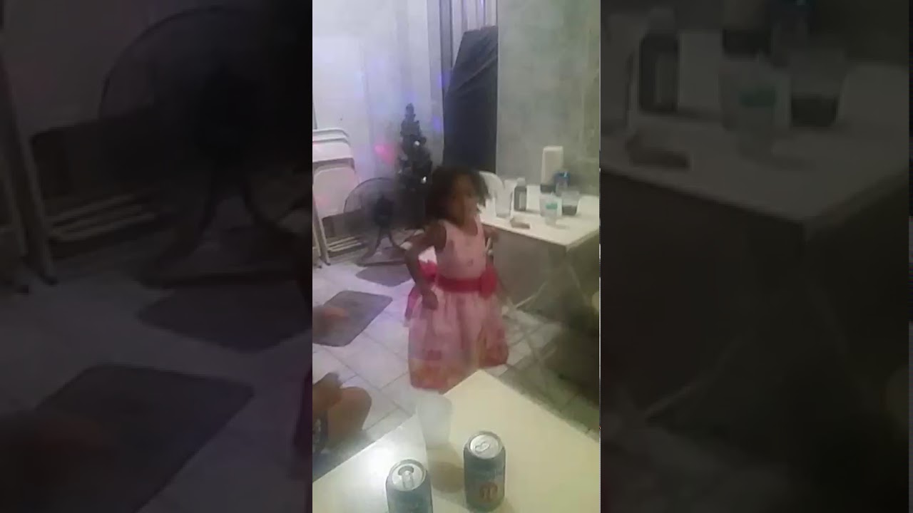 Melissa dançando