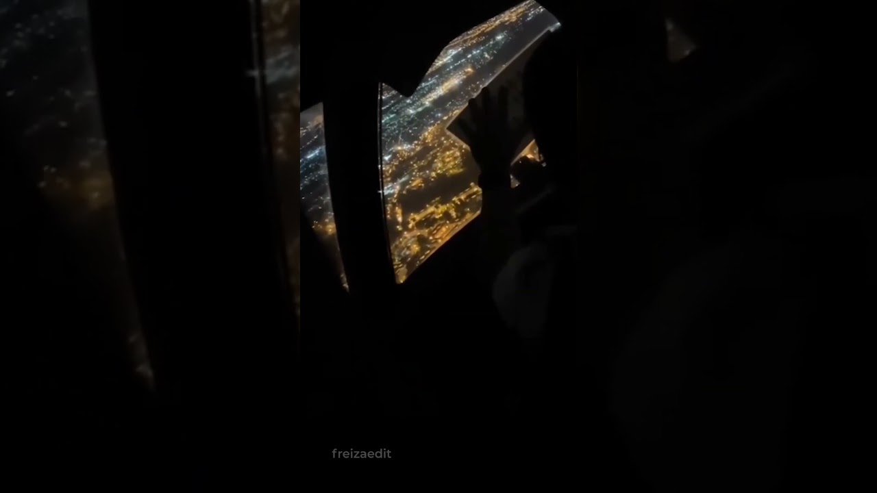 Mendebur Lemur Lazer tutuyor