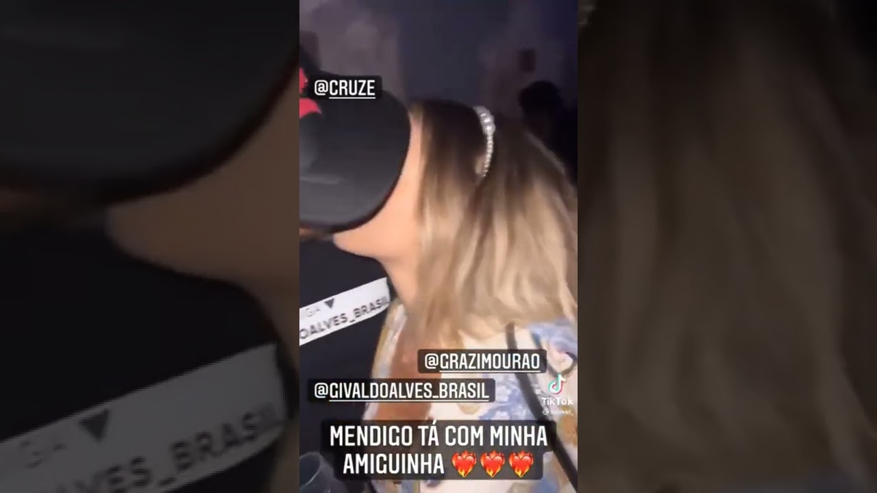 Mendigo pegador beija Grazi Mourão na balada