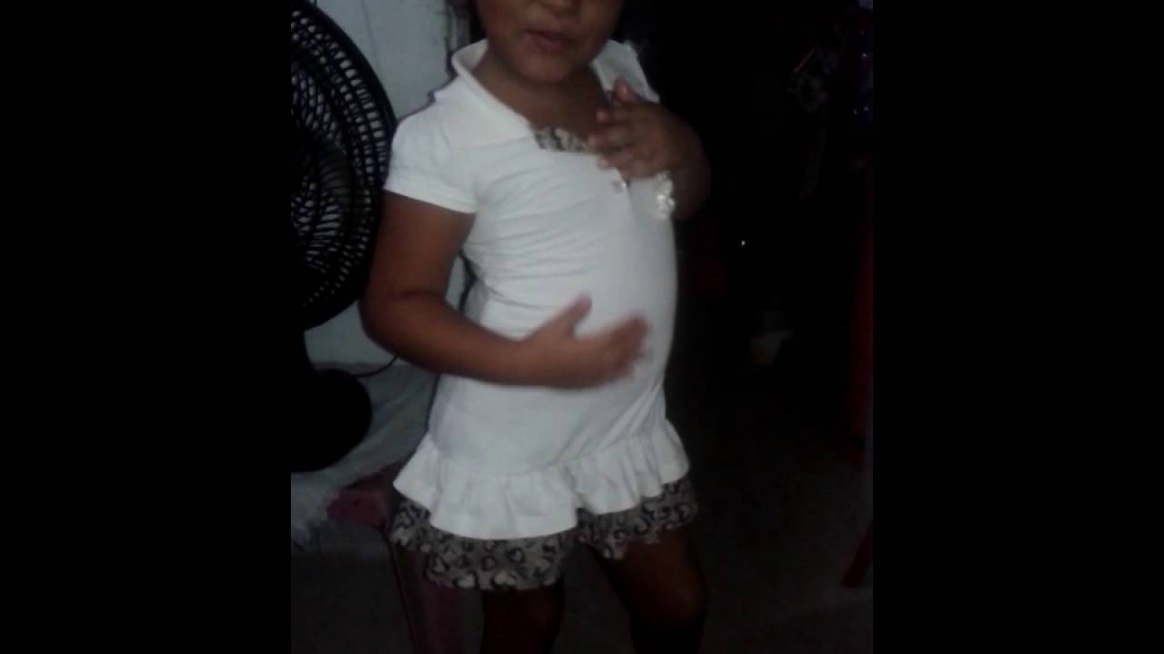 Menina dançando bang anitta kkkkkkk