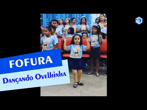 Menina dançando Ovelhinha - Pega Pra Jesus - Momento Fofura