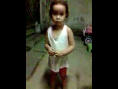 Menina De 3 Anos Tira Onda Dançando O Bonde Das Maravilhas