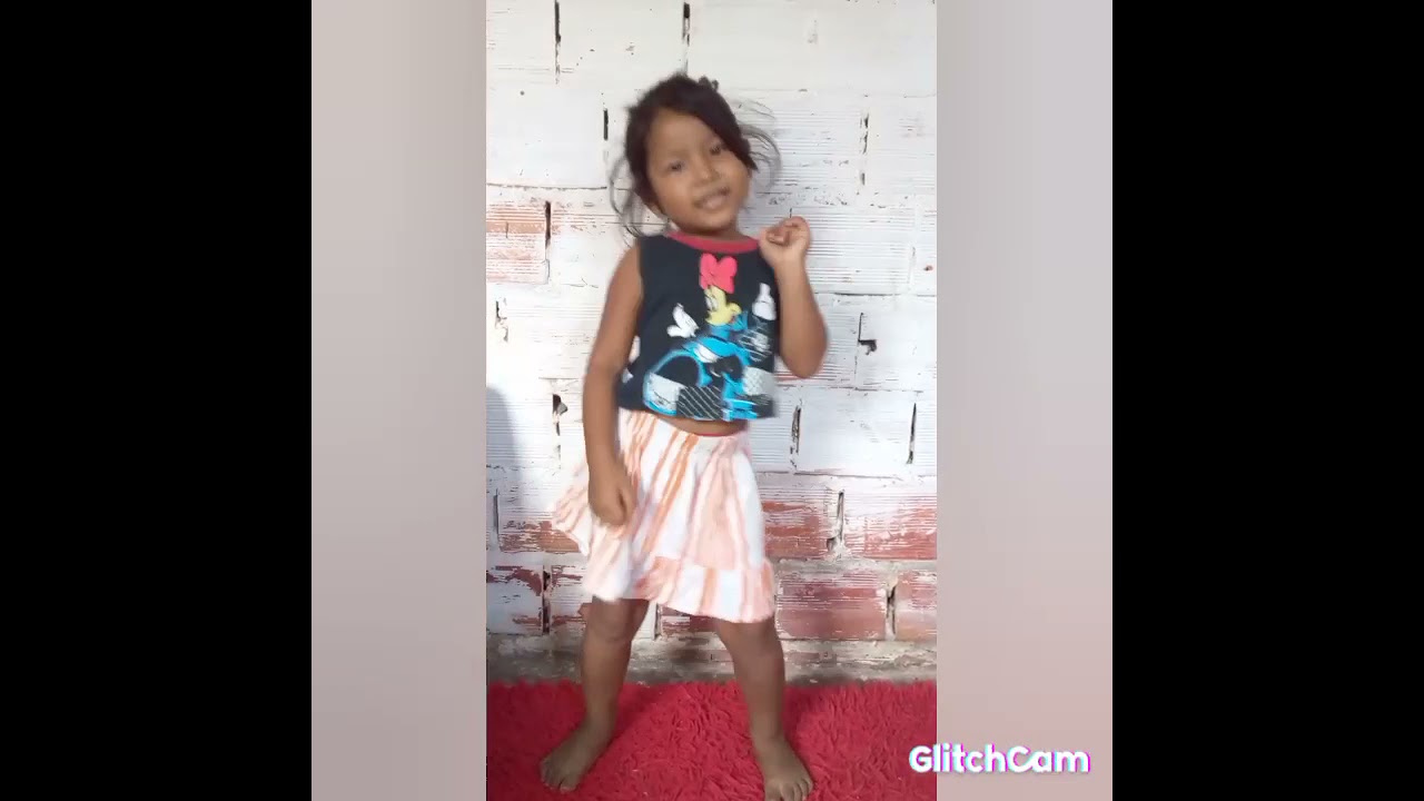 menina de 4 anos dançando Fank