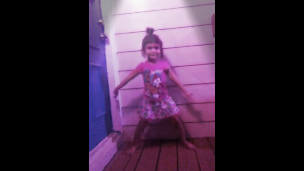 Mi sobrina bailando punta jeje arree