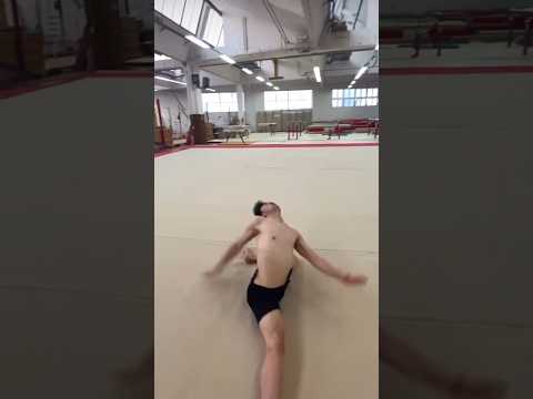 Middle split tutorial 💀 @kim__kevin__ #fail #fails