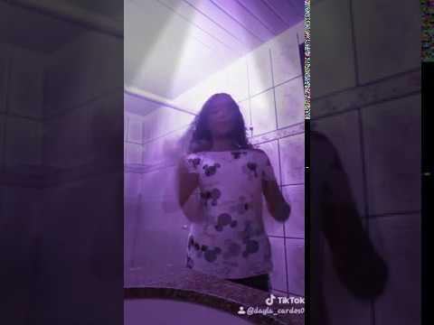 Minha prima dançando