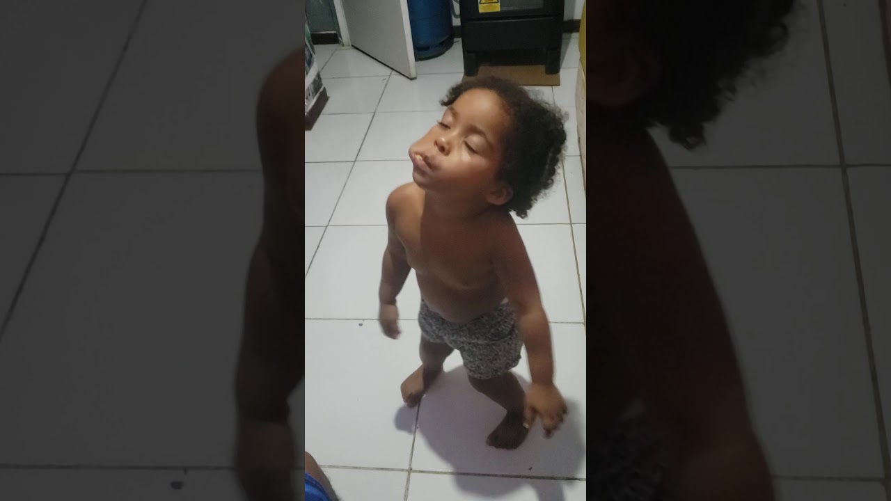 Minha sobrinha dançando kkk