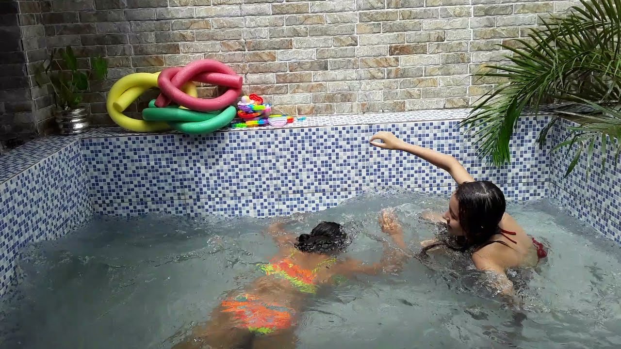 minha tarde de sábado na piscina @anacarlablog