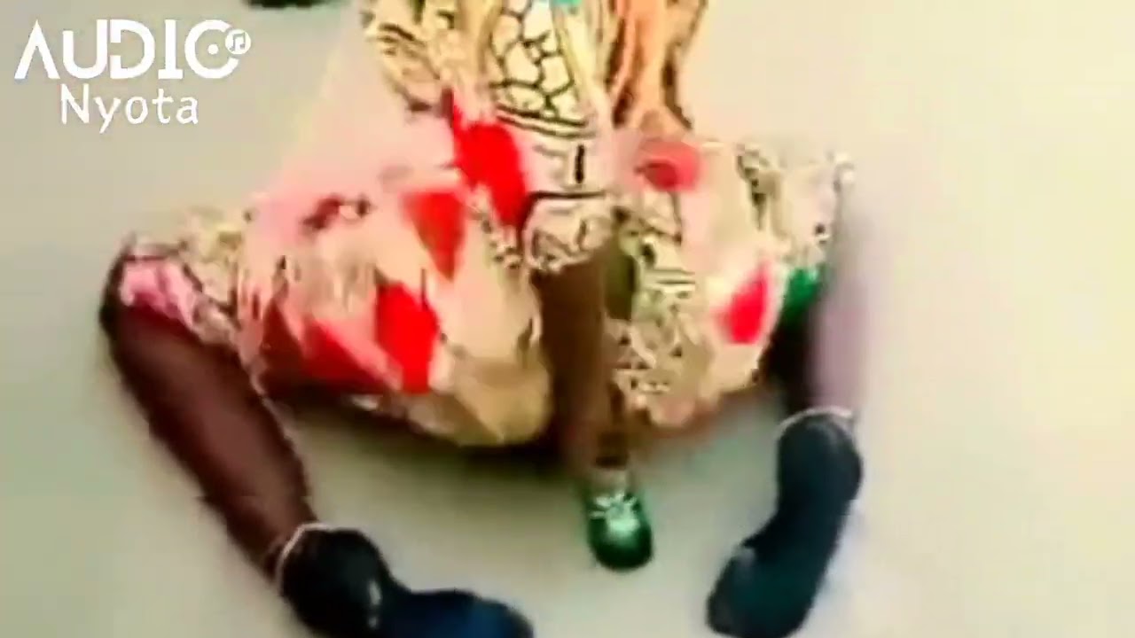 Miuno Feni Hii Hapa Kanga Moko Baikoko Hadi Akalia Chupa