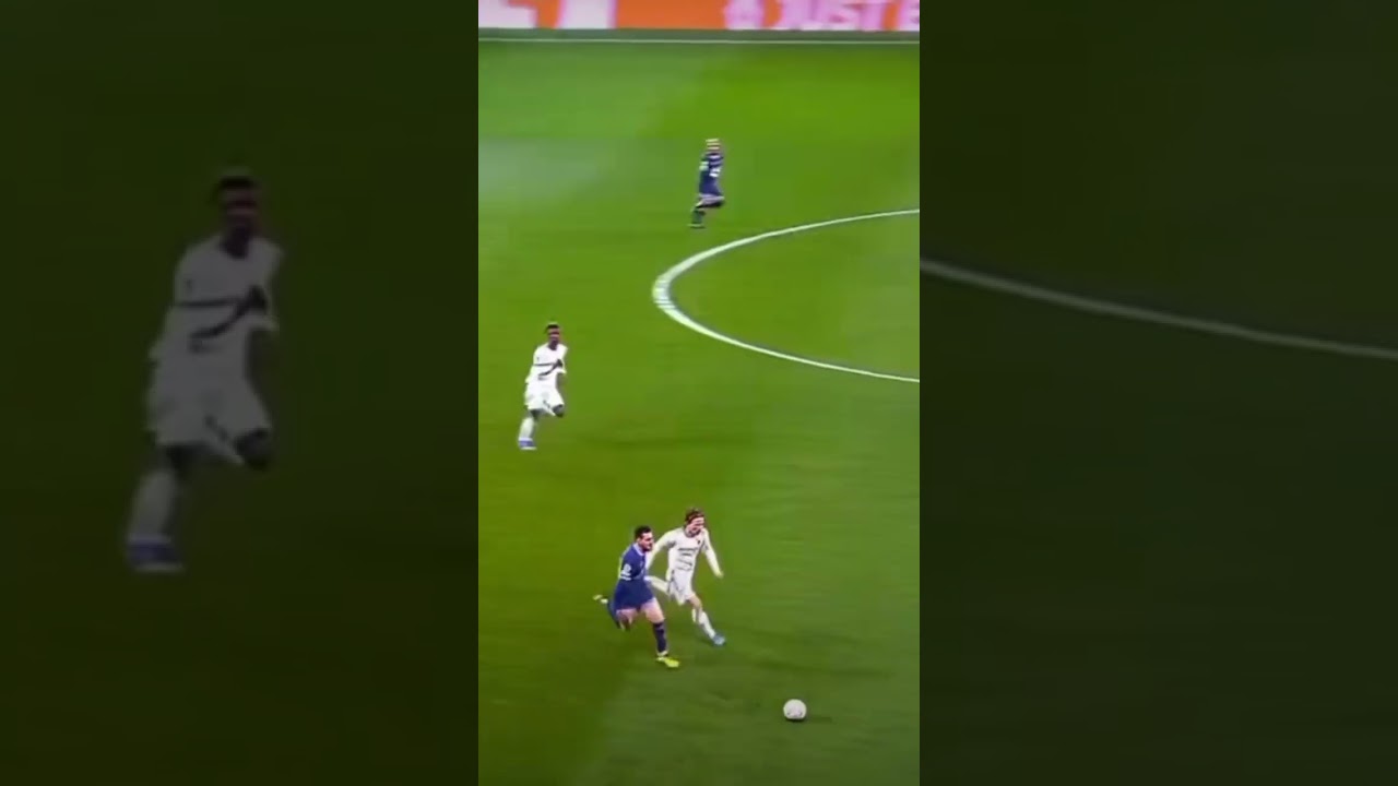 MODRIC foul MESSI