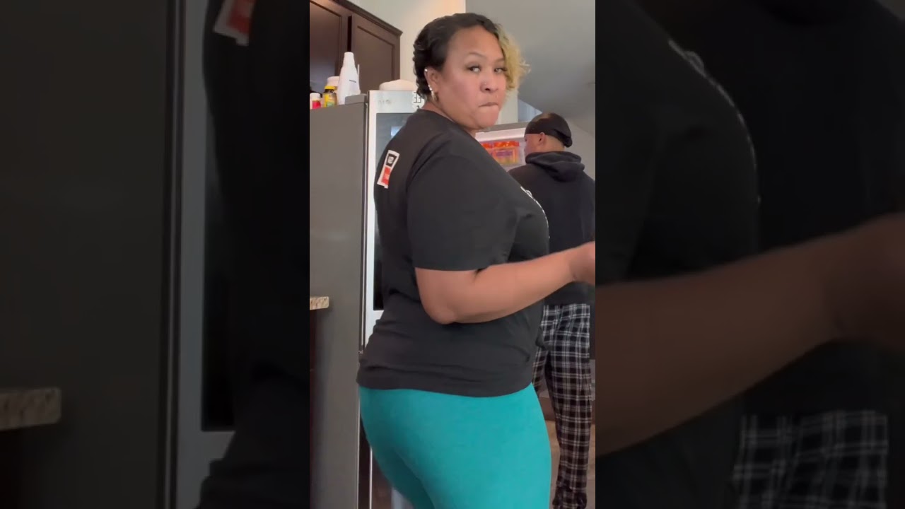 MOM TWERKING PRANK ON OLDEST SON! 🤦🏽‍♂️😂 #shorts #larobenz