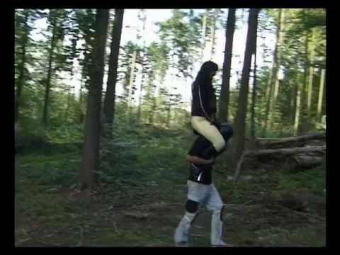 Monic - shoulder riding