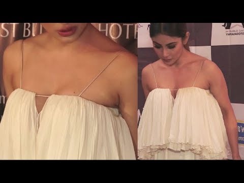 Mouni Roy Dress Scence
