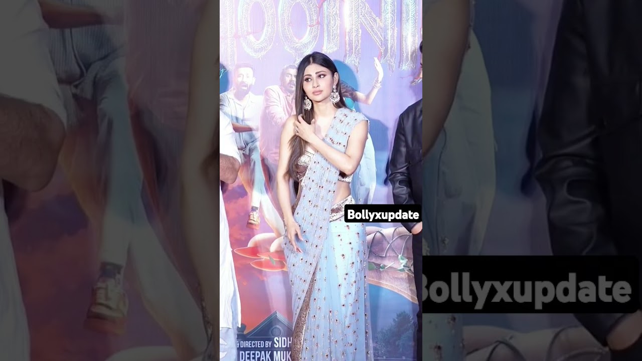 Mouni Roy looking hot 🔥 🥵 in saree