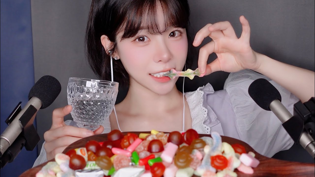 Mukbang heard by ear ASMR🌈Jelly Candy Eating sounds│Chewy & Crunchy Candy
