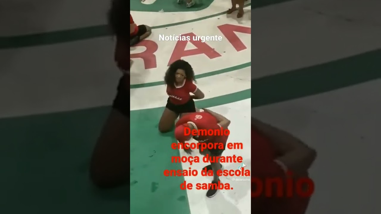 MULHER É INCORPORADA PELO DEMÔNIO DA POMBA GIRA DENTRO DA ESCOLA DA GRANDE RIO ESTÃO BRINCANDO MUITO