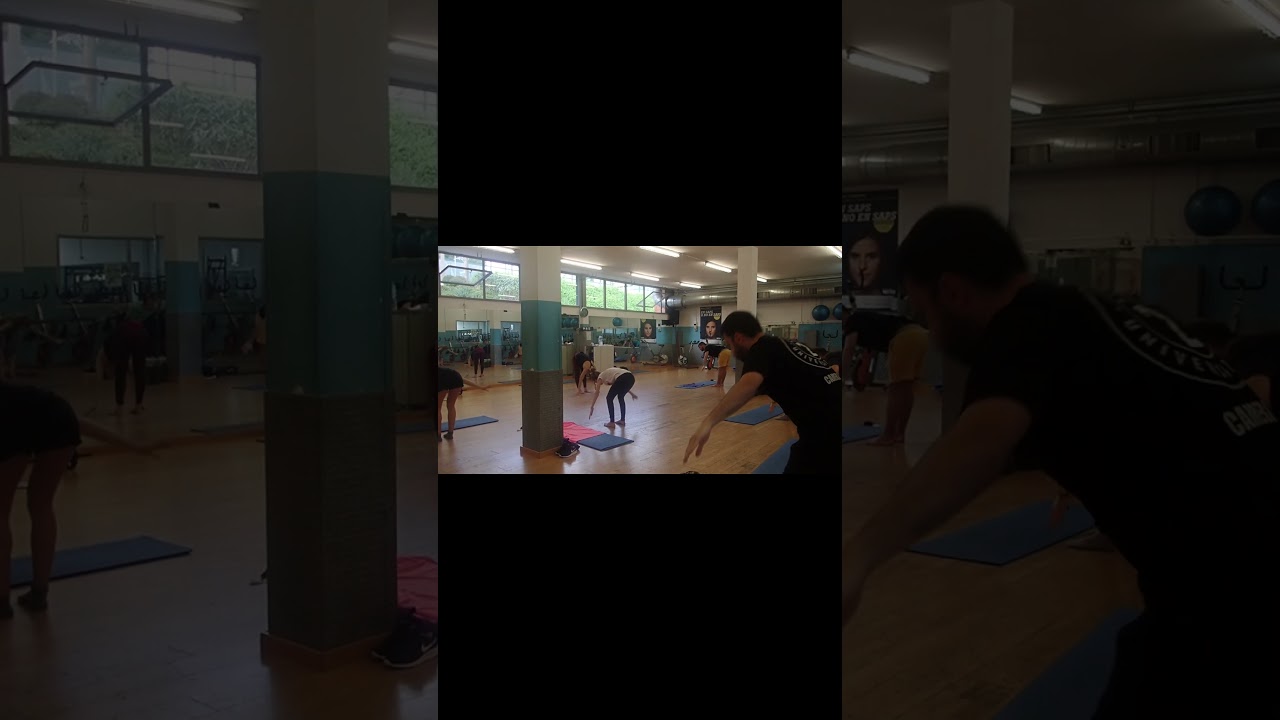 MULHERES PRATICANDO YOGA #SHORTS.