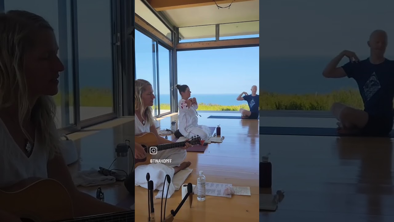 My favourite Kundalini Yoga warm up: Spinal Flex 🤍 | Tina Hopff