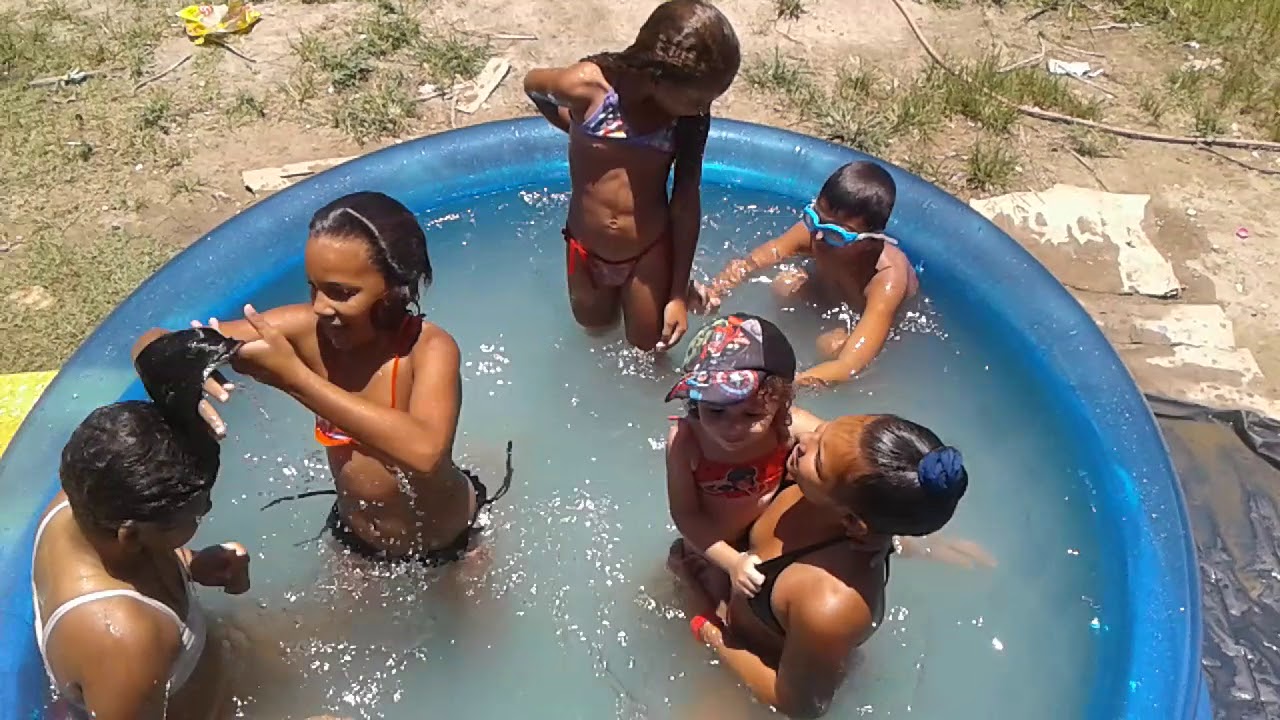 Na minha humilde piscina tem diversão