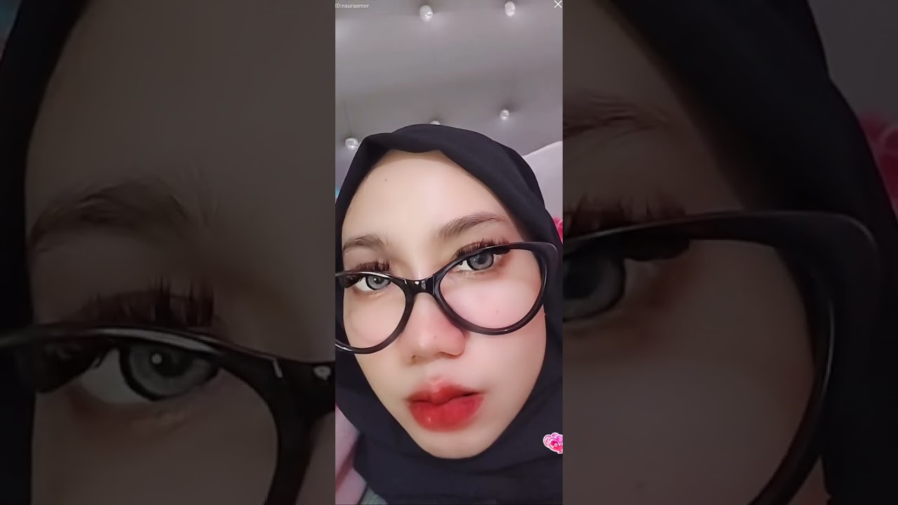 Nauraamor live BIGO sambil tiduran