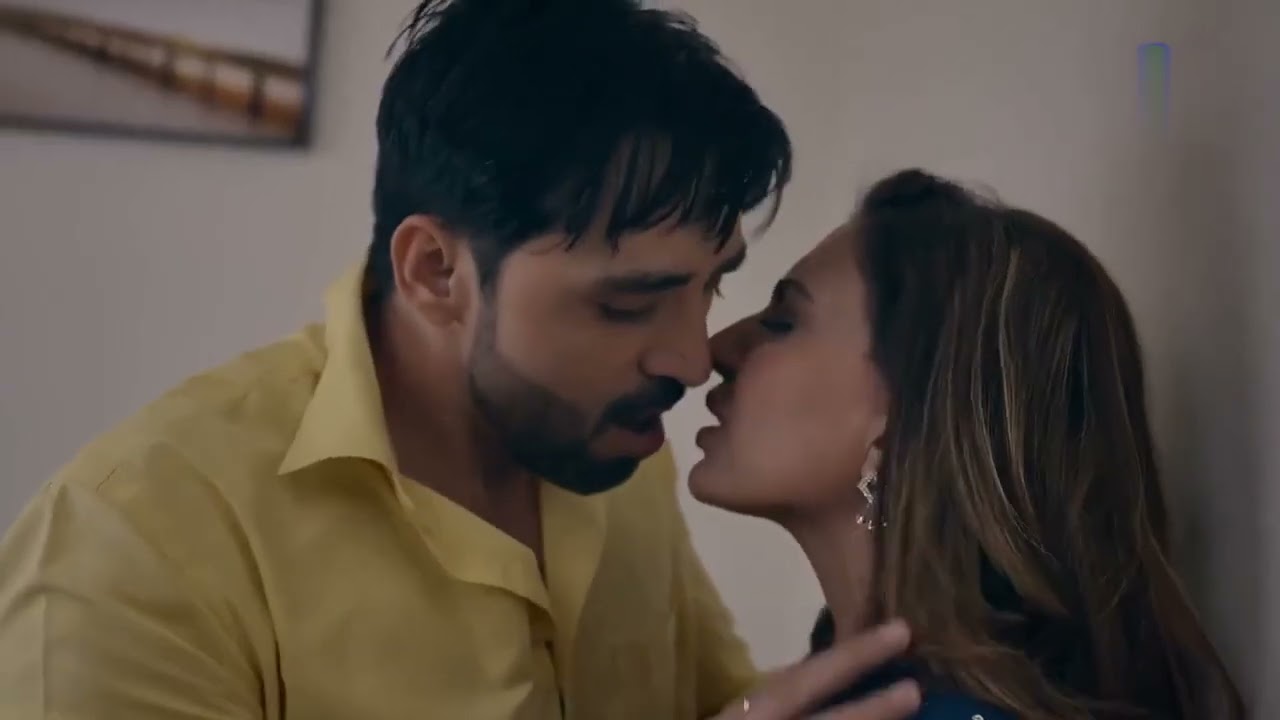 Navina Bole kiss / Web series kiss / bollywood kiss / #navinabole #ullu