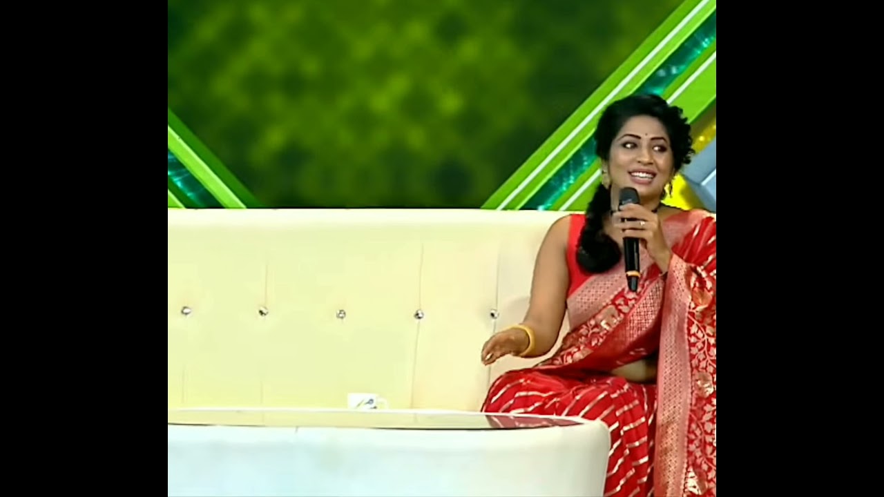 navya nair navel