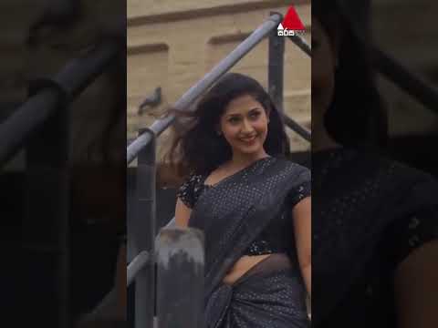 Nayanathara Wickramarachchi Hot Navel Cleavage