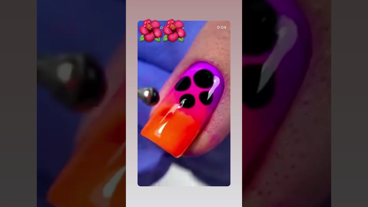 Neon nail art