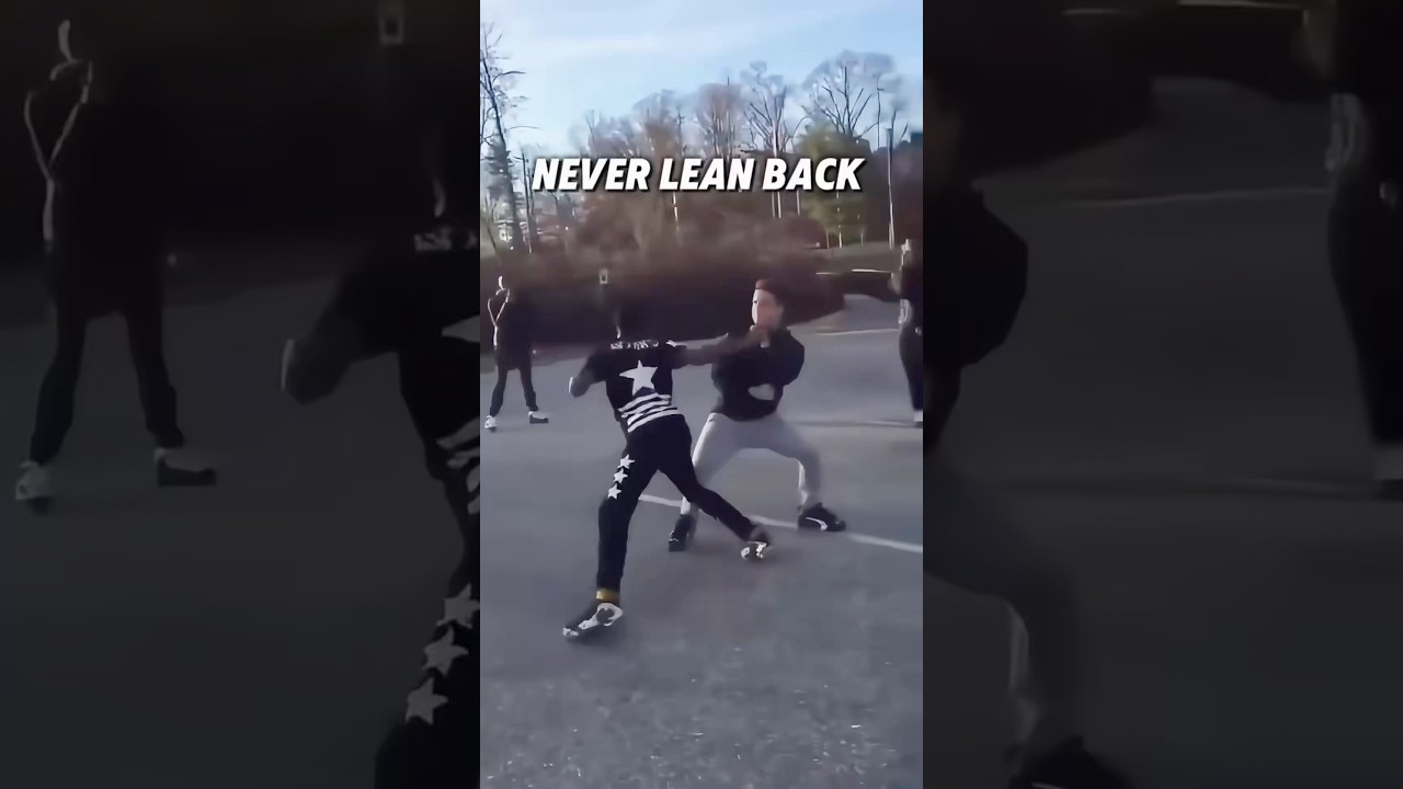 Never lean back when you fight #boxing #mma #kickboxing #ufc #muaythai #combatsports #wbc