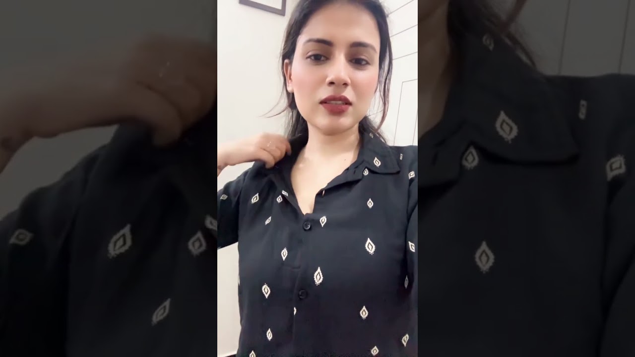 Nidhi chaudhary in hot dress #viral #video #navel #astrologer #oopsmoments (1)