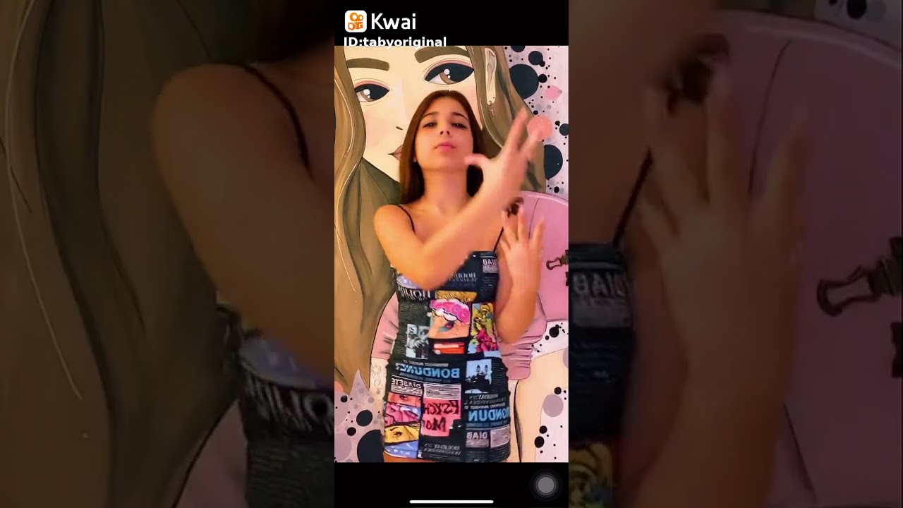 Novinha dançando