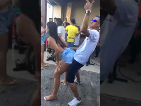 Novinha sarrando no amigo