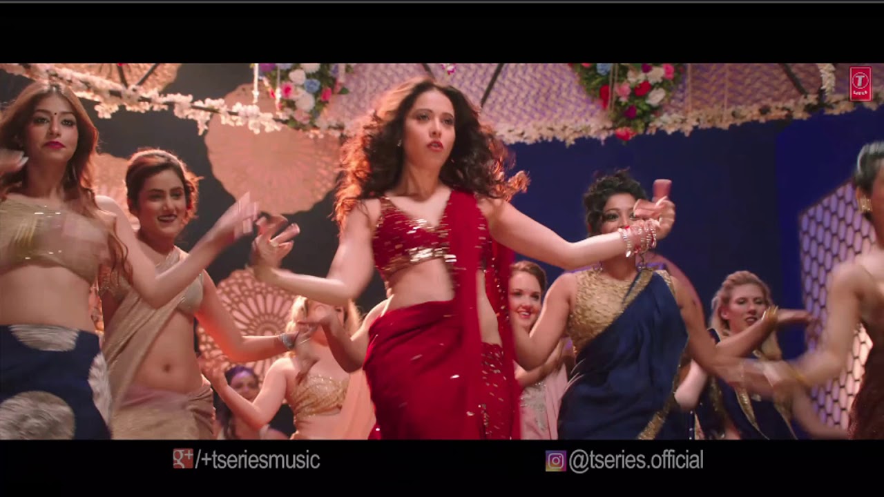 Nushrat Bharucha hot sexy dance in dil chori