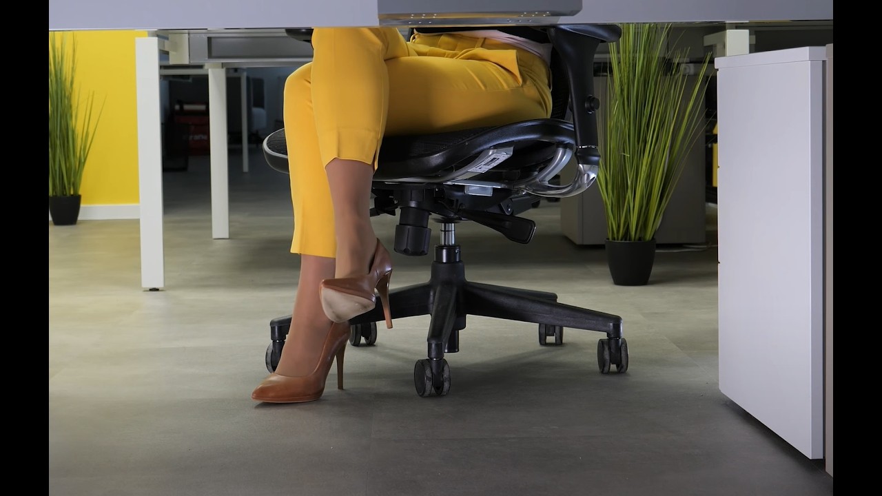 Office Coworker Heel Dangle - Monday