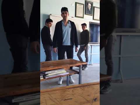 Okulda dans eden çılgın liseli