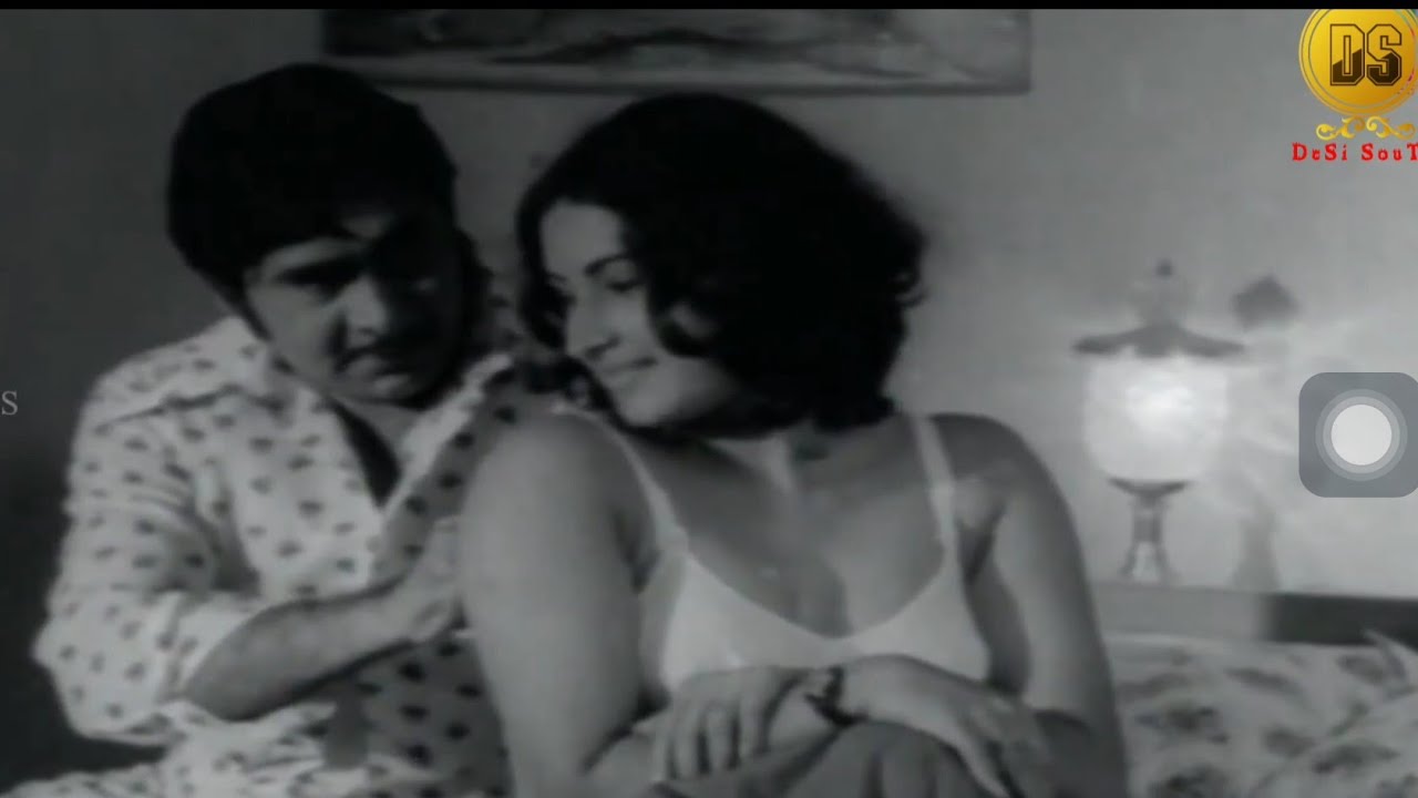 Old Actress Reena rare Hot Swim suite and 🔥 Scene