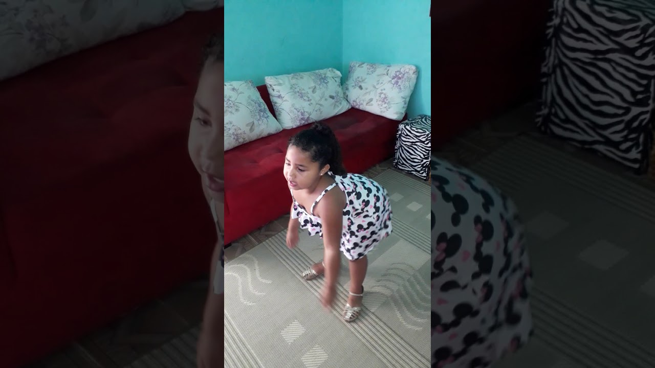 Olha essa menina dançando!!