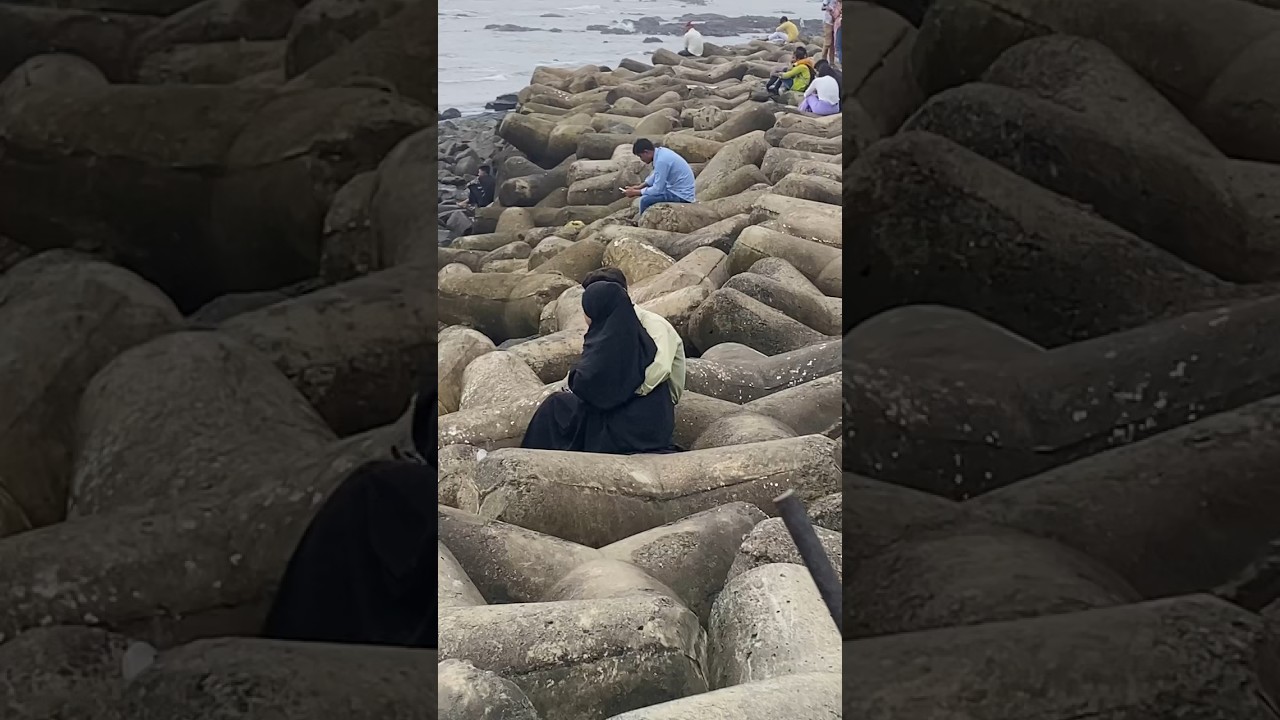 OMG😮 Kissing Spot #shortvideo #kiss #couple #reels  #minivlog #love #lovebirds #shorts #like