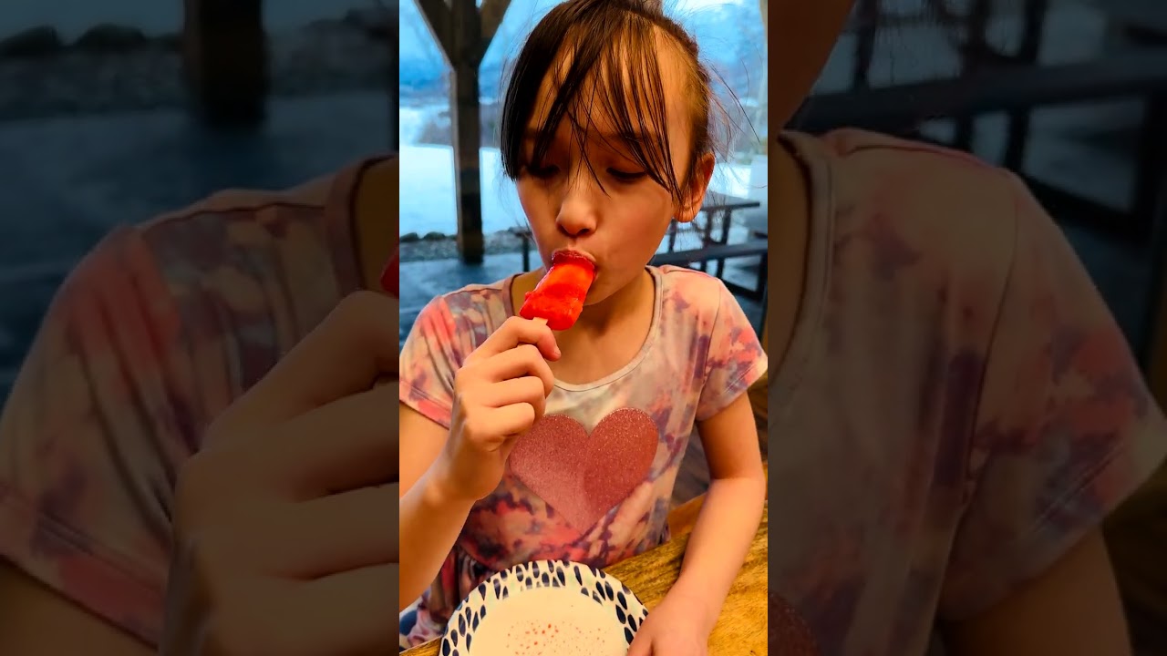 OMG! This Cute Girl is Eating a Popsicle and It's So Satisfying! 🍭#shorts #popsicle #cute #cutegirls